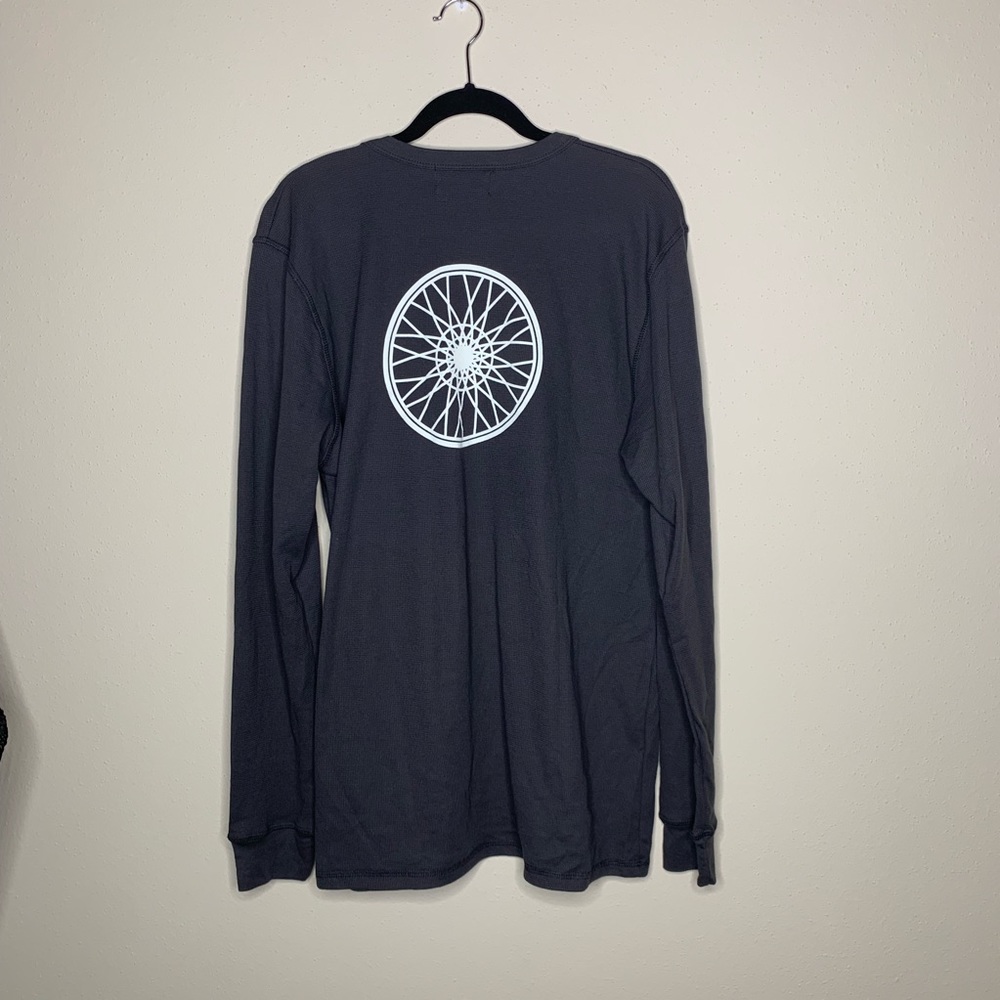 Soul cycle men’s gray Henley long sleeve shirt - Picture 3 of 3